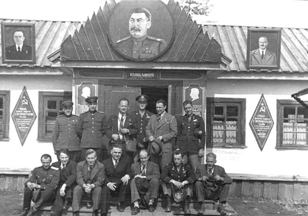 Визит в Магаданскую область. Показателный лагерь "зеков-добровольцев".