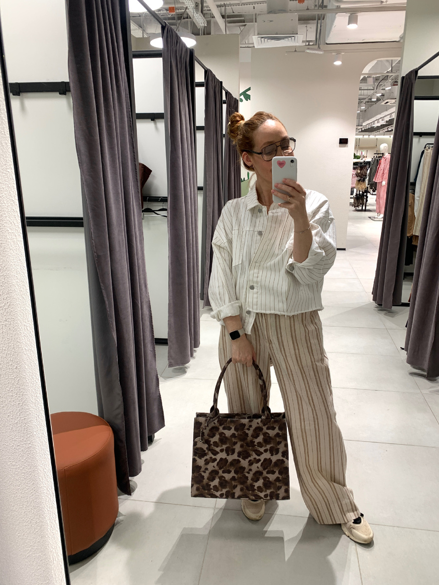 Льняные брюки 3999 руб, сумка 2399 руб, майка 999 руб. Джинсовка не помню, сколько) 