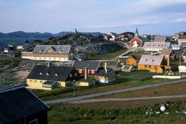 Город Нуук, столица Гренландии.