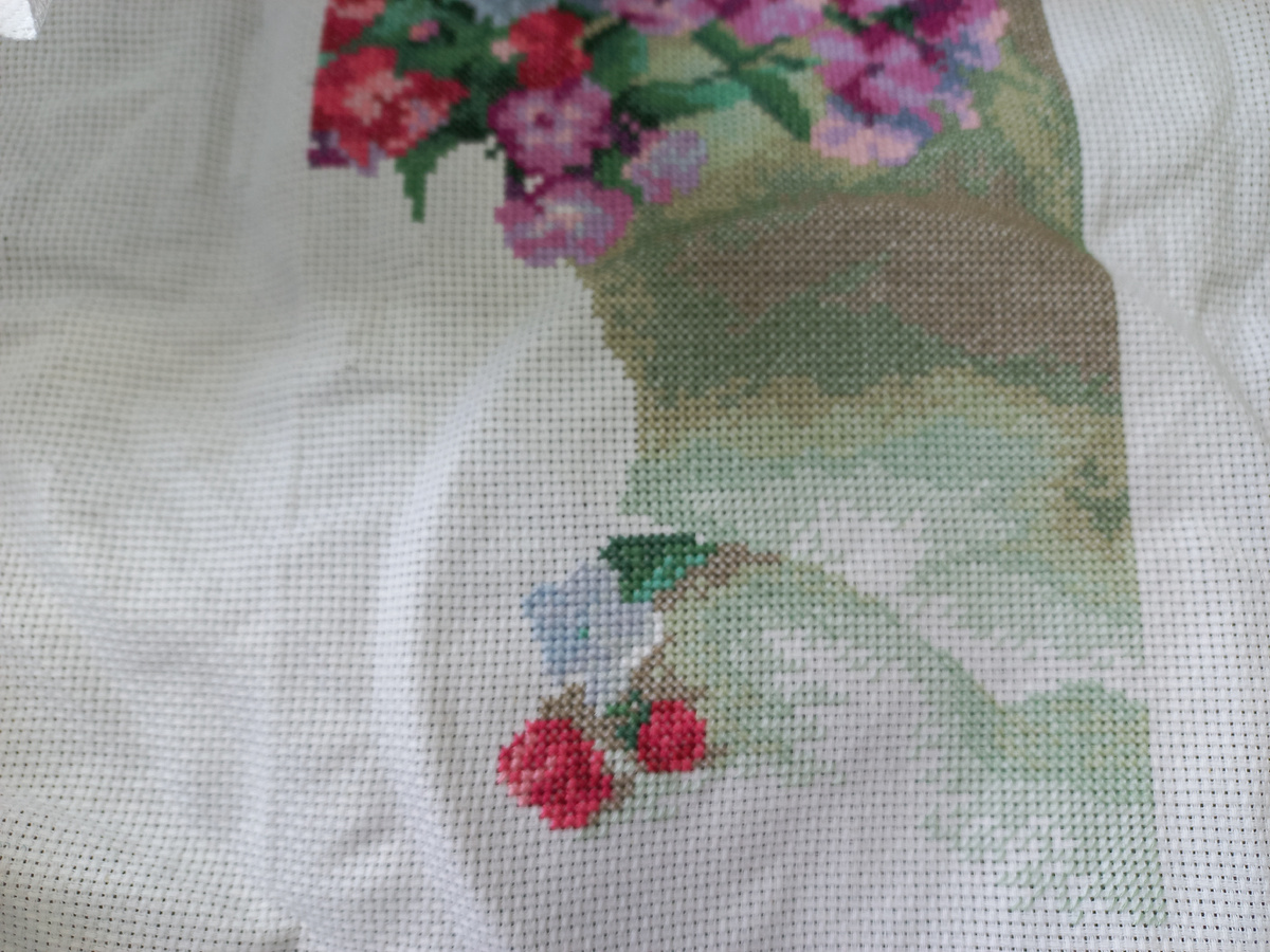 Фрагмент вышивки по набору от фирмы Панна Ц-1184 "Флоксы"