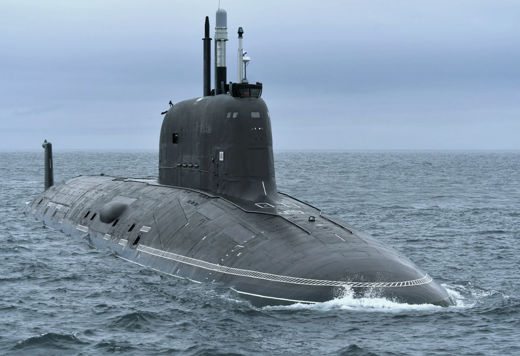 Вот он. Великий и ужасный "Ясень-М". Главное пугало для робкого британского обывателя. Эту лодку британские газетчики в последнее время просто обмусолили в десятках статей. Фото МО РФ