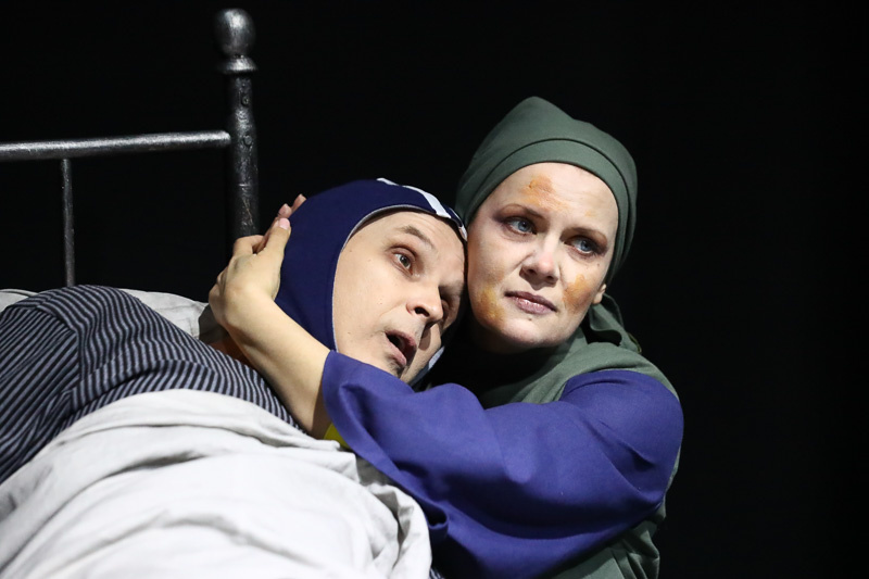 Фото спектакля "Спасите Леньку". Источник: сайт Астраханского драматического театра