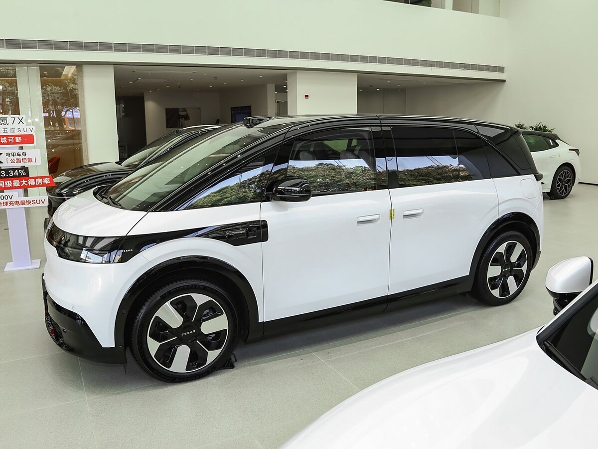 Zeekr Mix классическая версия Intelligent Driving Edition внешний облик