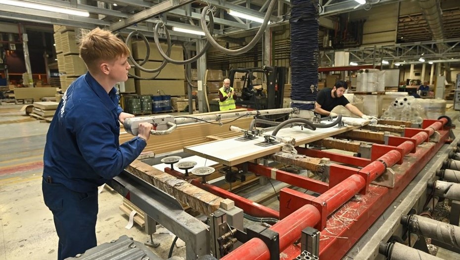    Открытие нового производства "Слотекс" в Ленобласти, участие в котором 14 апреля 2025 года принял президент РФ Владимир Путин. Автор фото: t.me/drozdenko_au_lo