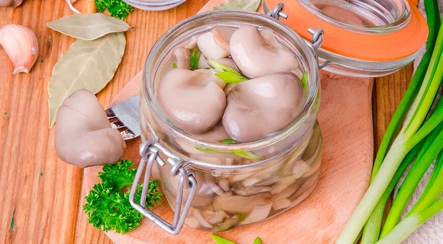   Классический (горячий) способ маринования вешенок (Shutterstock/FOTODOM)