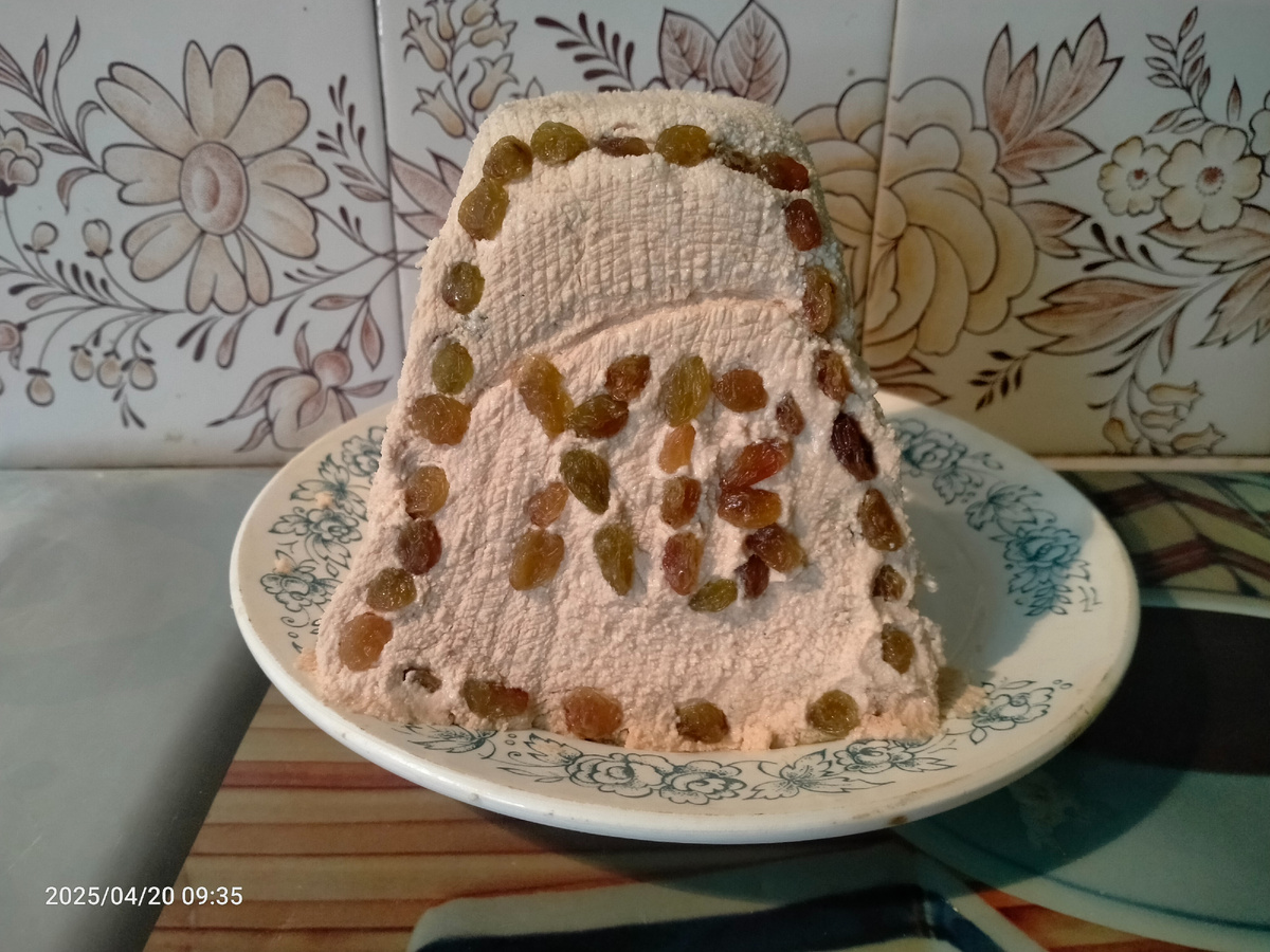 Пасха с вареной сгущенкой. Фотография автора 