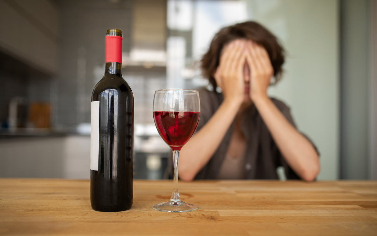 Женский алкоголизм: почему его так сложно вылечить (источник изображения: freepik.com)