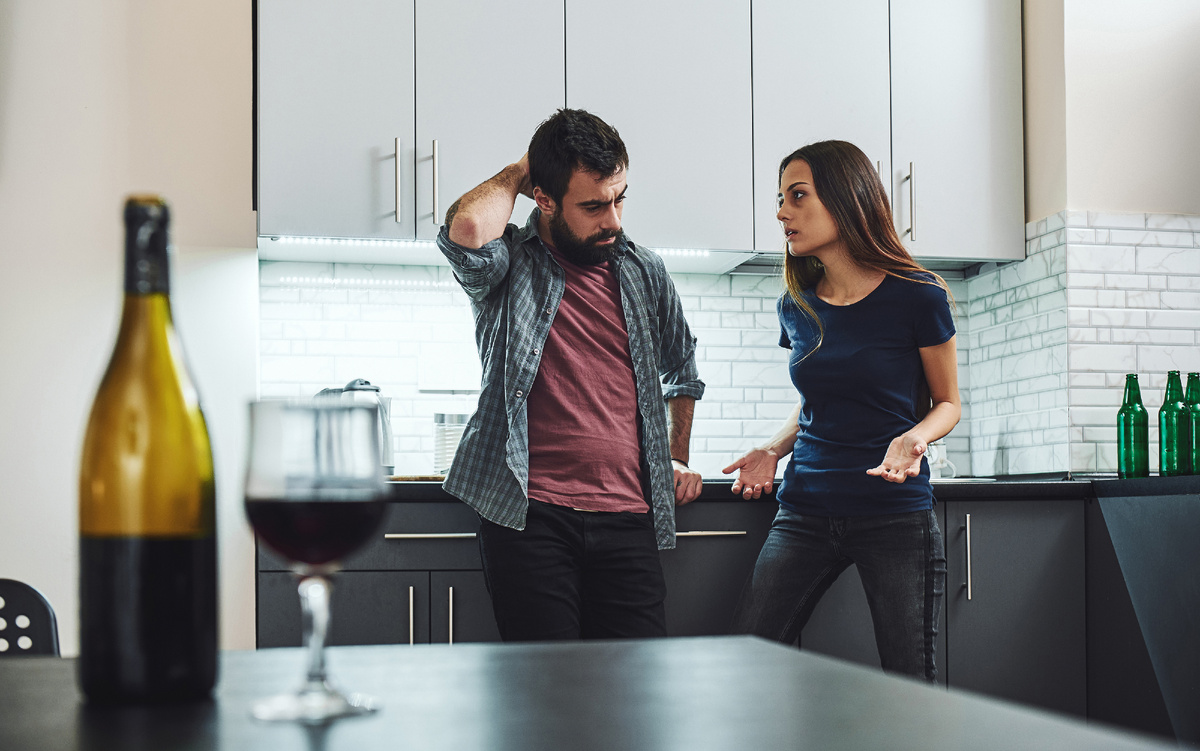 Алкоголик в семье (источник изображения: freepik.com)