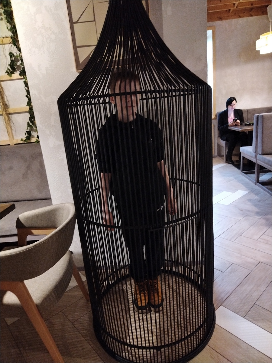 Настоящая клетка с открывающейся снизу дверцей 😁