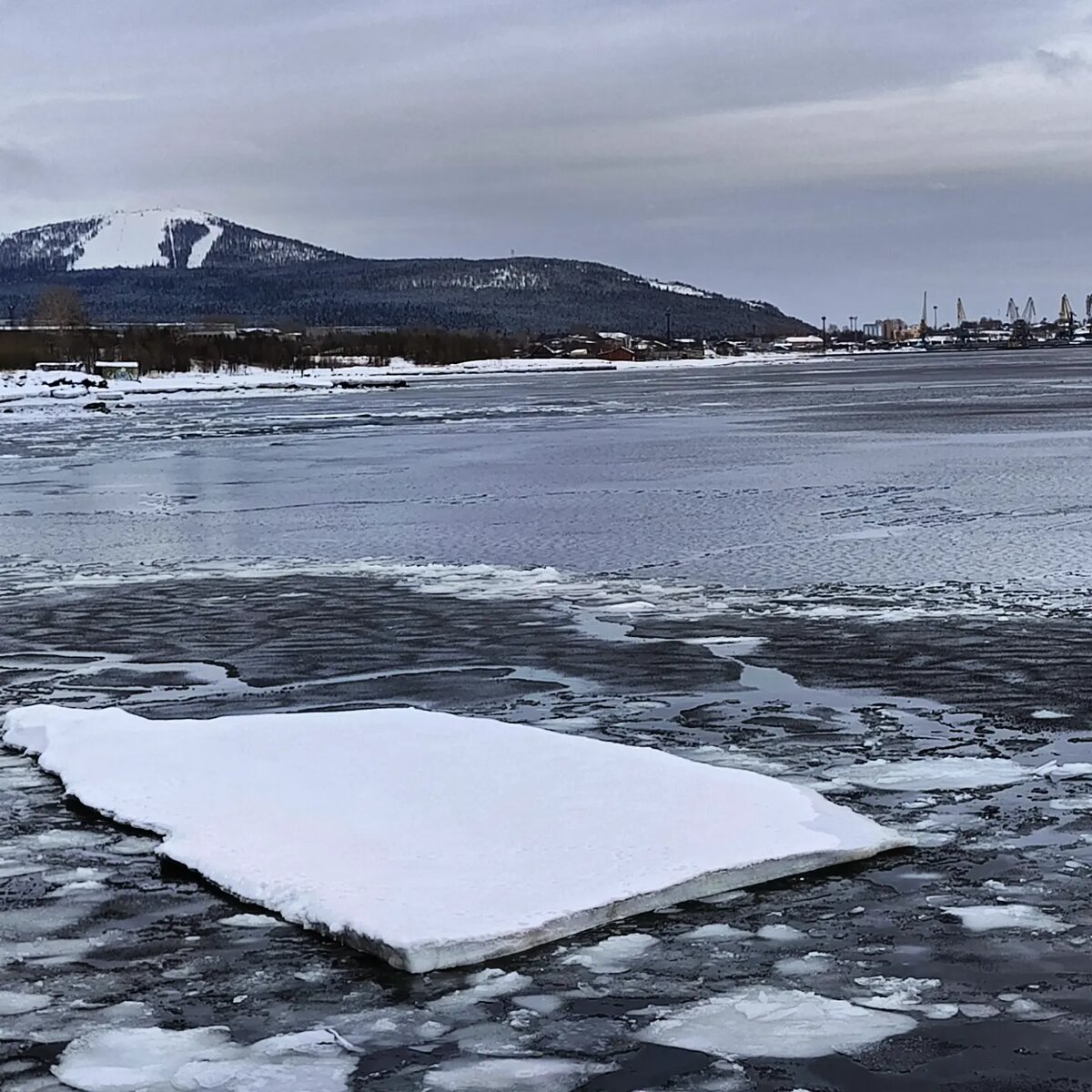 Белое море в апреле