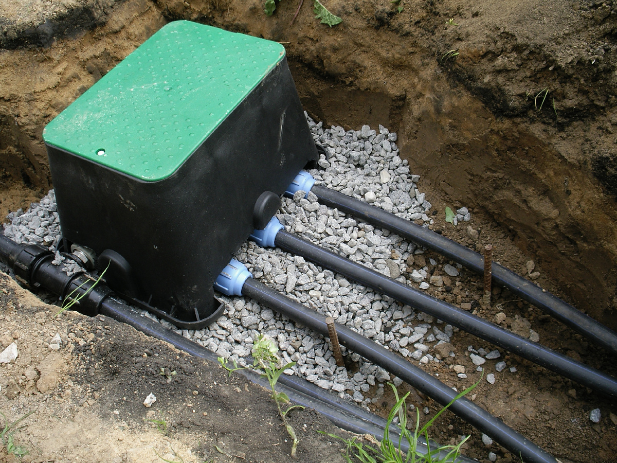 Это не глупость, это правильно сделанный клапанный колодец