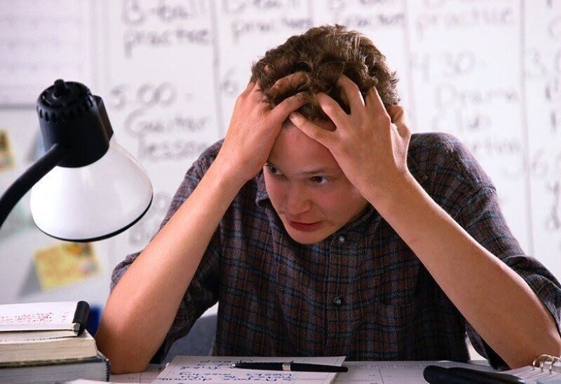 Мотивация, чья ставка делается на увеличение степени тревожности, заранее обречена на провал, ведь в таком случае с великой долей вероятности результат получится совершенно другим: человек перестанет действовать вообще, считая, что все его старания не стоят гипотетических достижений.