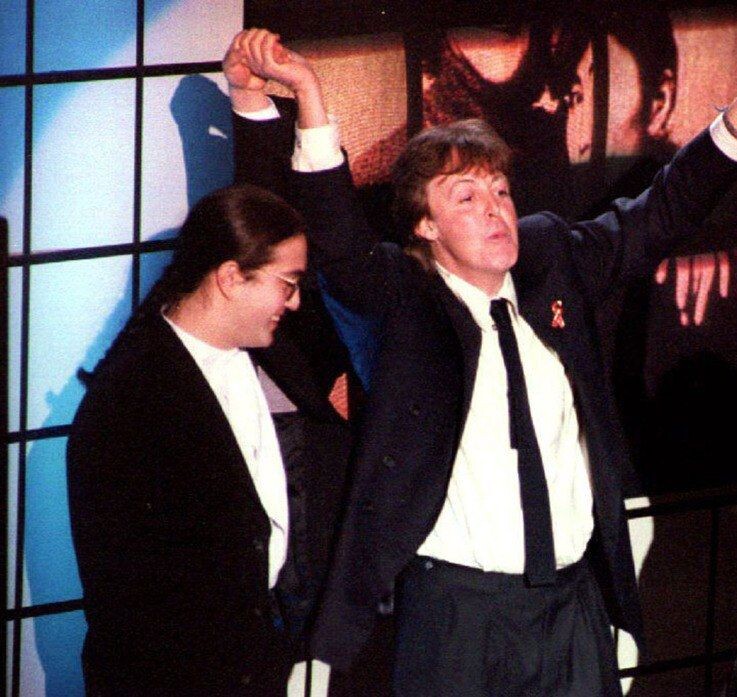 1994, введение Джона Леннона в Зал Славы Рок-н-Ролла