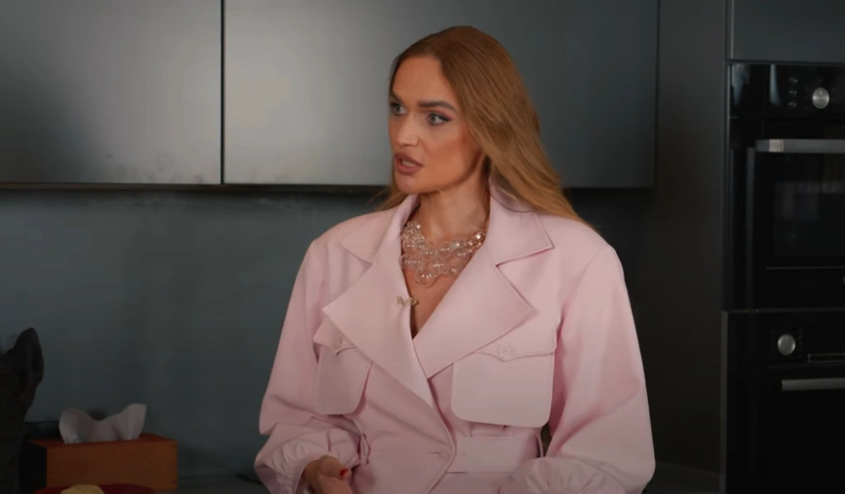    Алена Водонаева. Кадр: YouTube-канал "Ляйсан Утяшева"