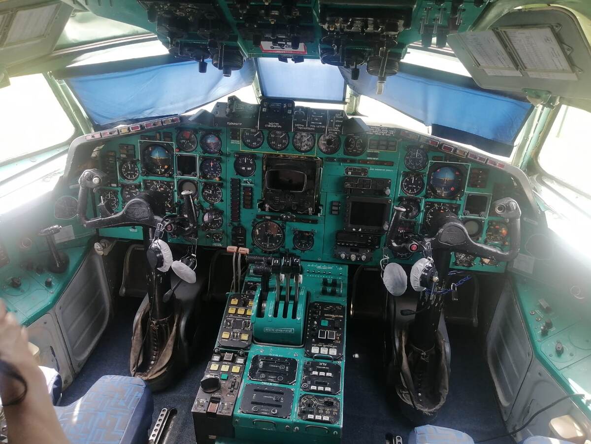 Кабина самолёта Ту-154 Б