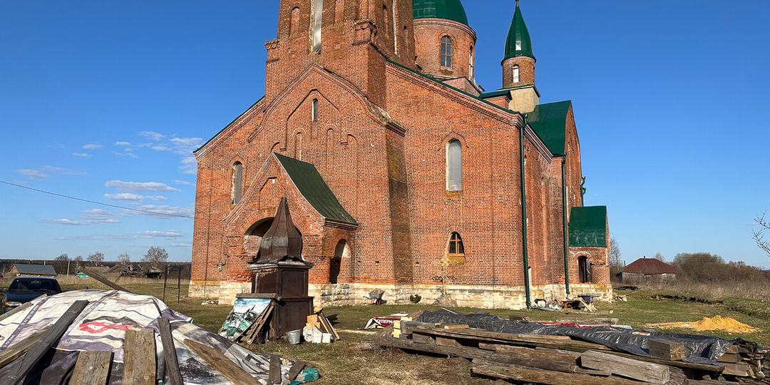 9 лет назад две пенсионерки решили восстановить заброшенный храм