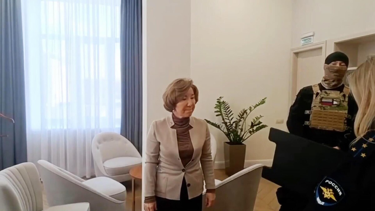 Арест ректора ПсковГУ Натальи Ильиной. Оригинал фото: https://cdnn21.img.ria.ru/images/07e9/04/08/2010100145_0:0:1920:1080_1920x1080_80_0_0_10d339622171dab3e18ca9f79a9f2507.jpg