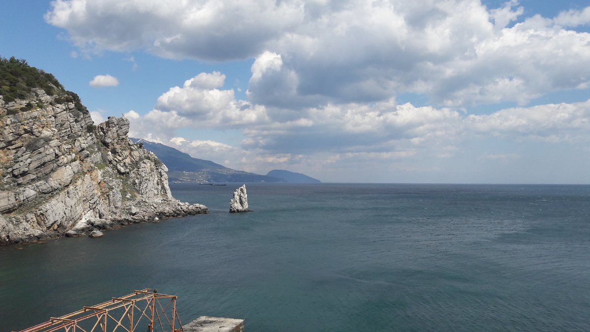 Скоро лето, море, Крым. Море успокаивает.