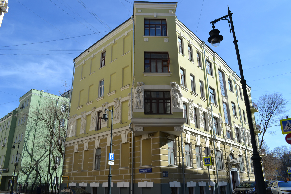 Москва. Плотников переулок, дом 4/9. 14.04.2025г. Фото автора