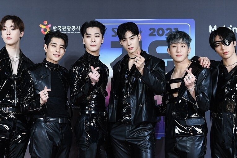     Воссоединение ASTRO: Рокки возвращается в группу для специального концерта