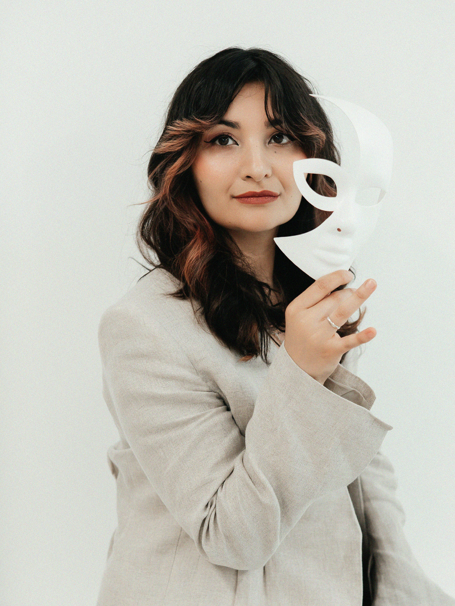 Элвина Графикова – психолог в направлении психодраматерапии, телесной терапии, консультативный член ОППЛ, автор трансформационной игры «Твоя самоценность»