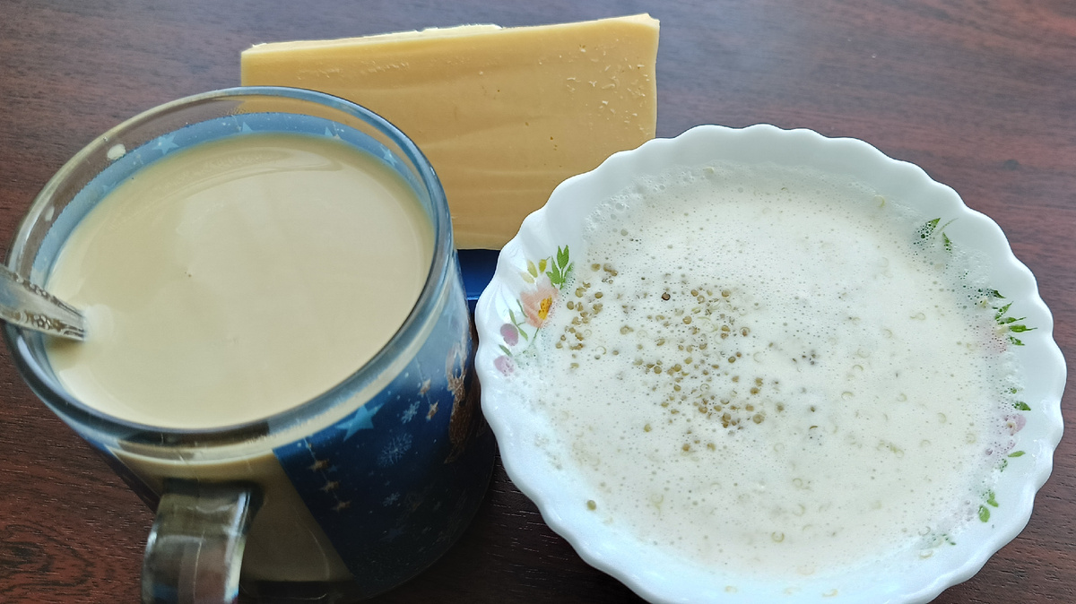 На этот раз киноа, цикорий со сливками и бутерброд с сыром. 