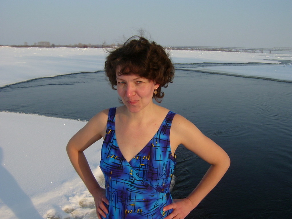 Перед прыжком в прорубь. На Волге. Нижний Новгород. 23 февраля 2005 г. Фото Романа Богданова. 