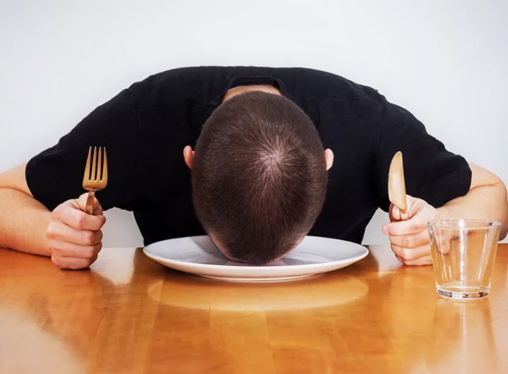 Обратите внимание, что речь идет об умеренном чувстве голода, не нужно себя морить без еды.
