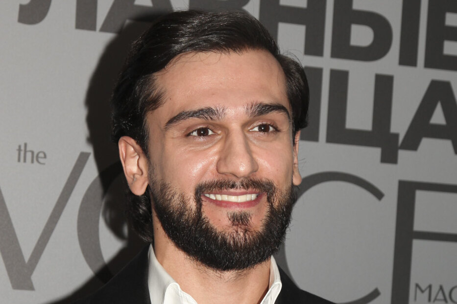     «Я продолжу писать свою красивую музыку»: Jony получил премию VOICE в номинации «Певец»