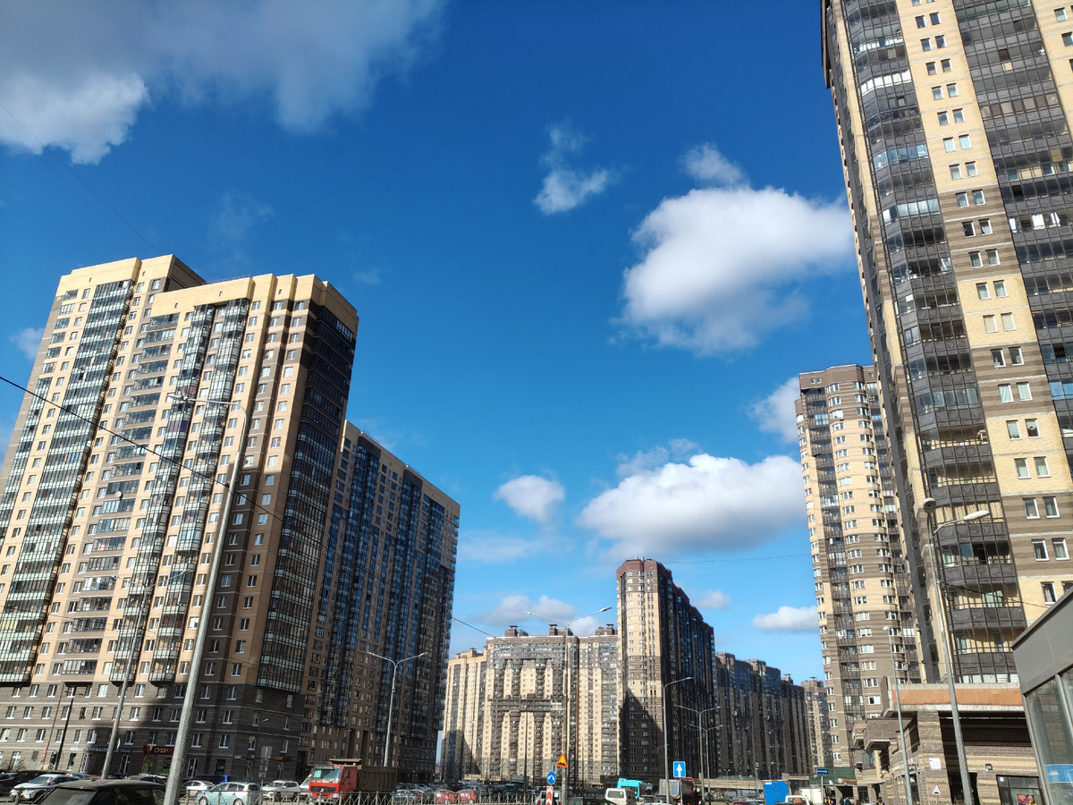 Ул. Фёдора Абрамова (недалеко от станции метро Парнас)