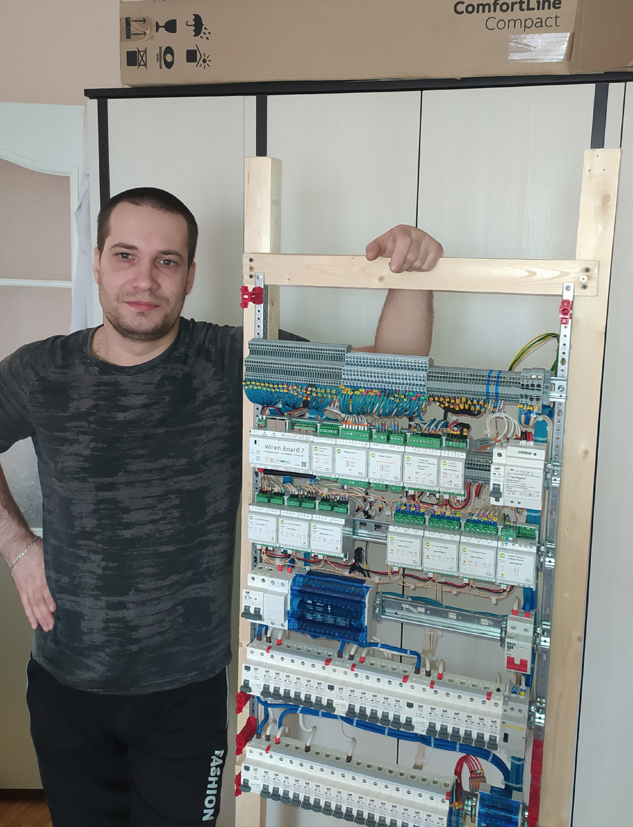 Сборка первого щита с Wiren Board на 144 модуля.