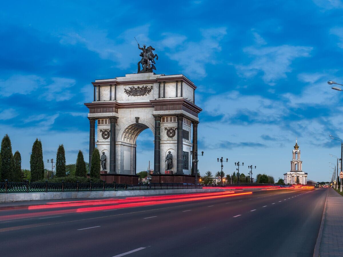    Триумфальная арка в Курске© Depositphotos.com / ArtyomMirniy