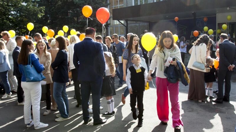     День знаний в Барнауле. Школа №42. Анна Зайкова, altapress.ru