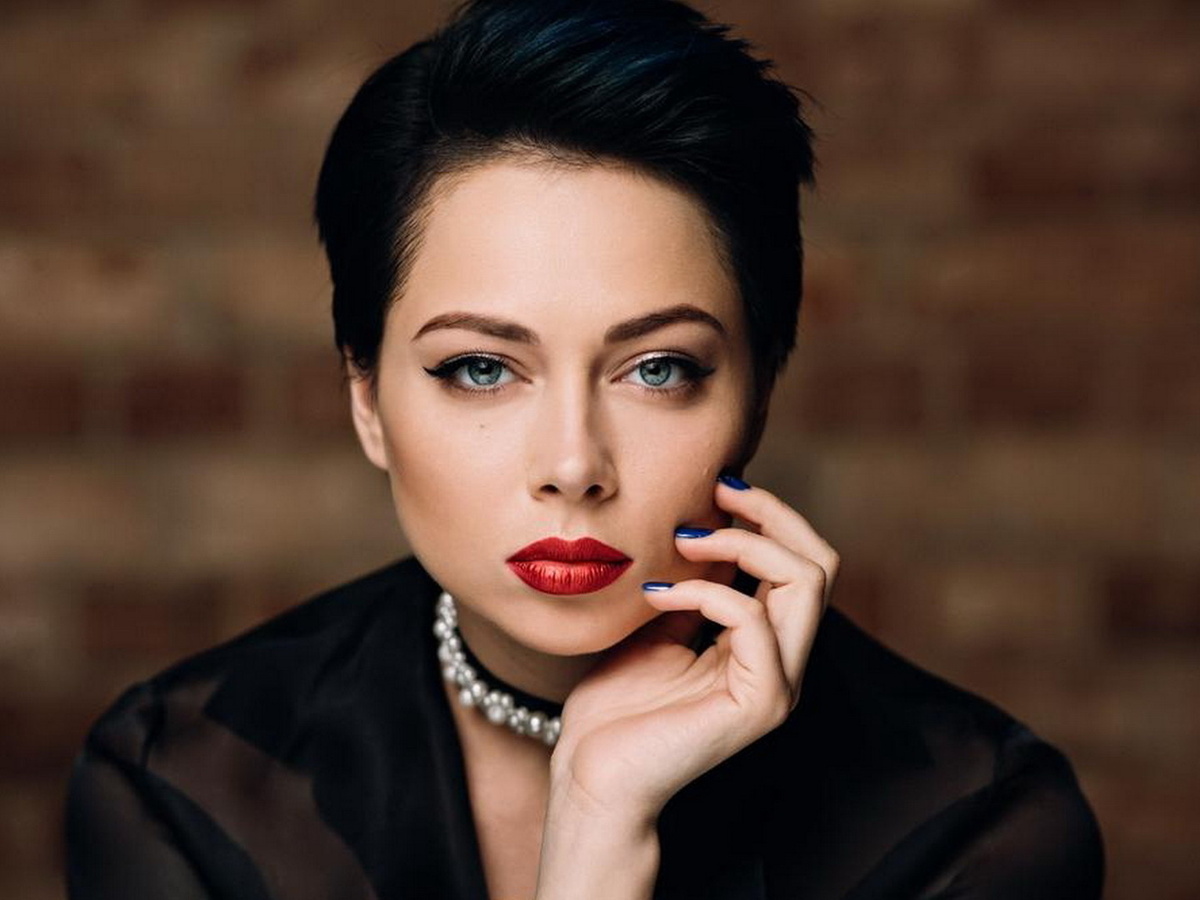 Настасья Самбурская