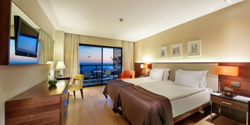 Номер Стандарт с видом на море. Листайте справа налево.