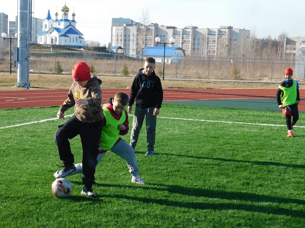    Футболисты теперь тренируются на новом стадионе. Его сдали в эксплуатацию осенью прошлого года. Фото Анны Зубаревой