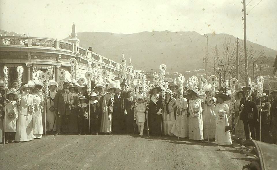 Праздник Белого цветка на ялтинской Набережной, 1912 г.