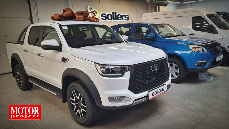 На переднем плане - Sollesr ST8. За ним - Sollers ST6 