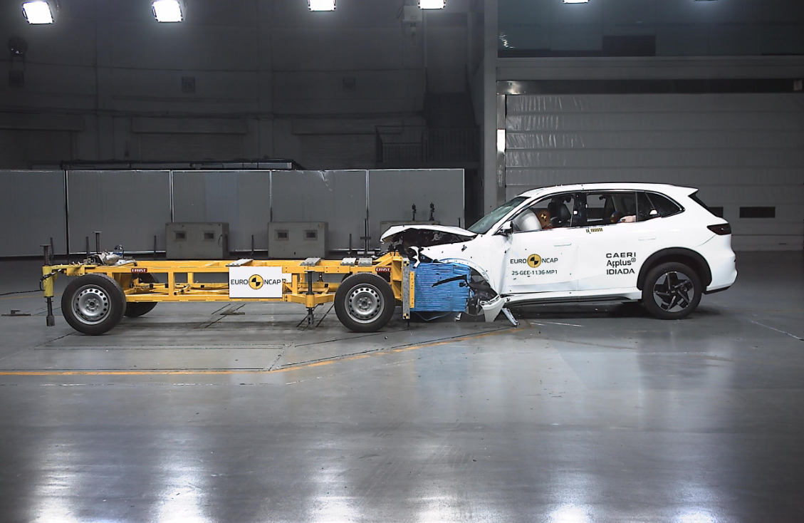 За защиту пешеходов и корректность работы электронных ассистентов новый Geely EX5 набрал 83%.