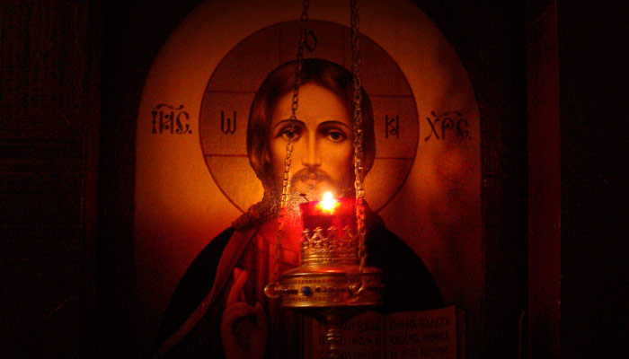 В Страстную седмицу в храмах идут особые богослужения, которые верующим пропускать не рекомендуется. Фото: stihi.ru