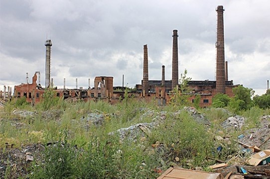 Заброшенный завод "СибСтекло"(2013 год) (источник фото: https://riopress.ru)