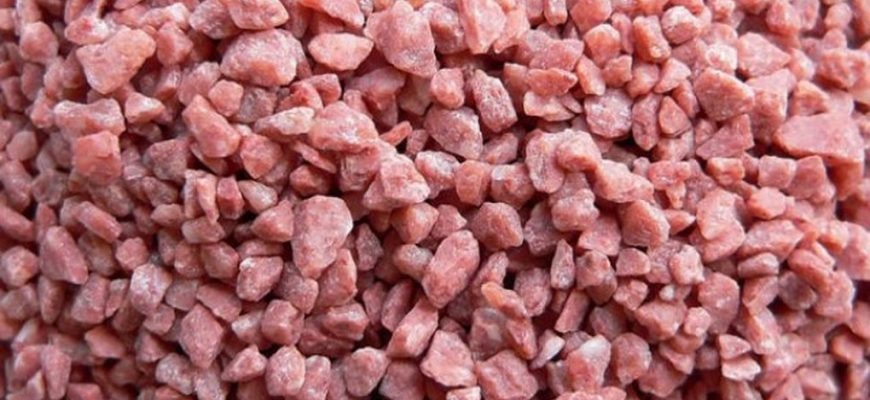 Многие полезные удобрения при неправильном внесении в почву могут принести больше вреда, чем пользы для растений