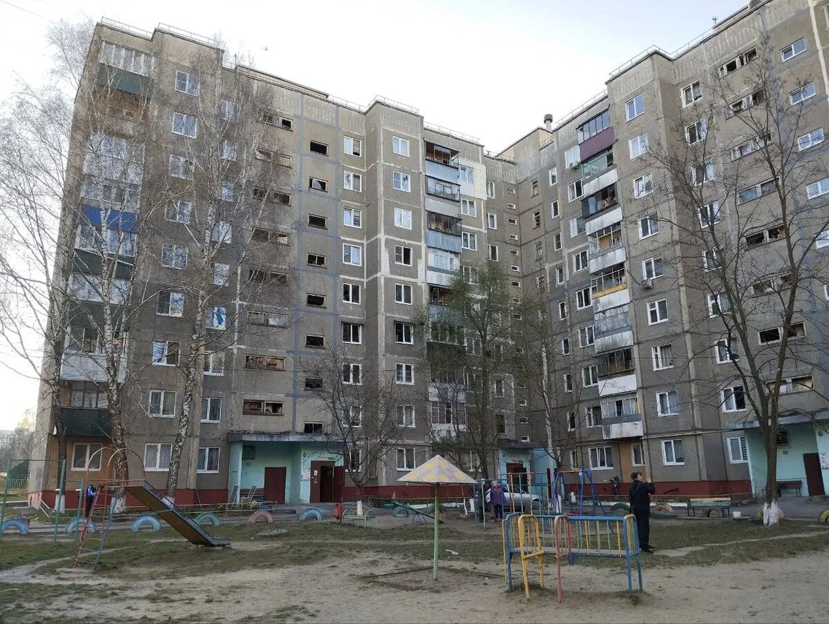    Последствия атаки ВСУ в Курске в ночь на 15 апреля, Орловская улица. Фото: правительство Курской области