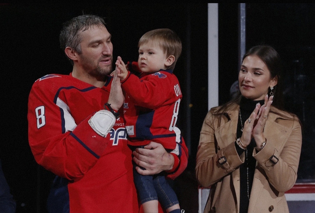 Александр Овечкин с женой Анастасией Шубской