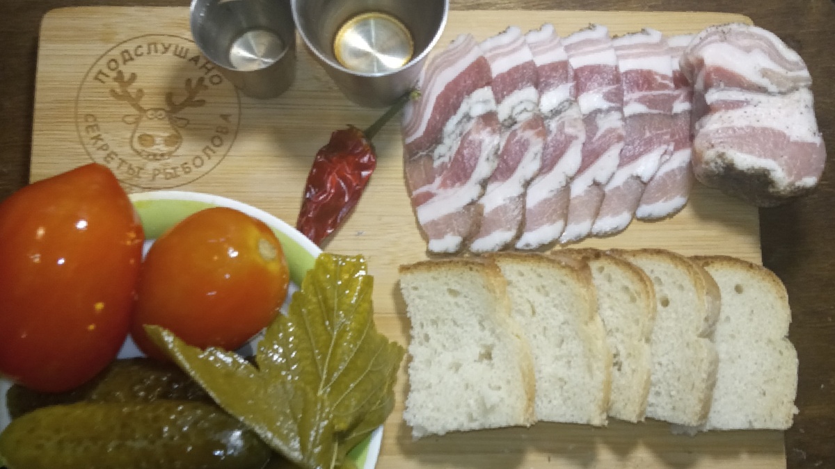 Это сало я заливал кипящим рассолом, чтобы было мягче.