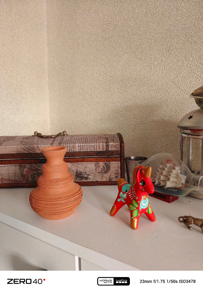 Лошадка куплена в мастерской. Это традиционная русская игрушка-свистулька.