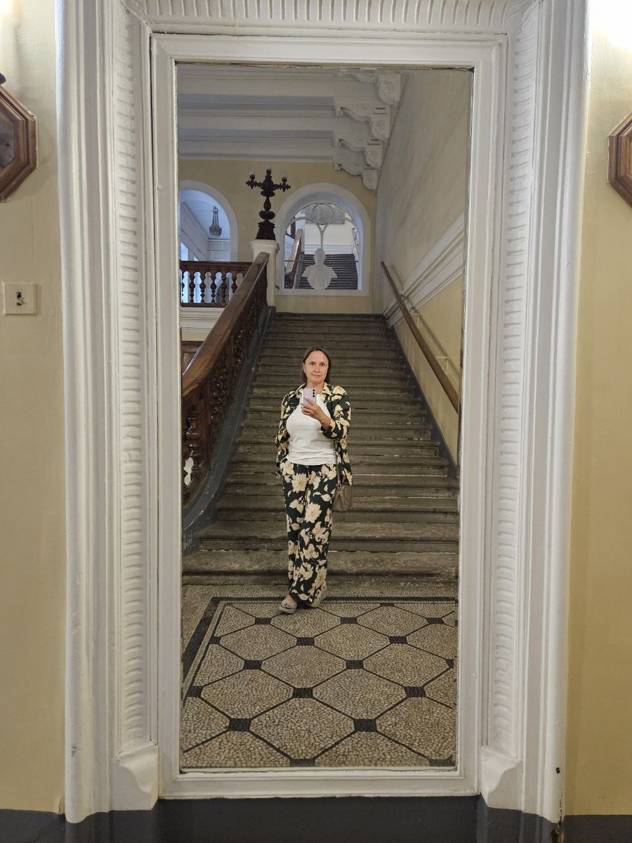 Автор на выставке в Союзе художников. 