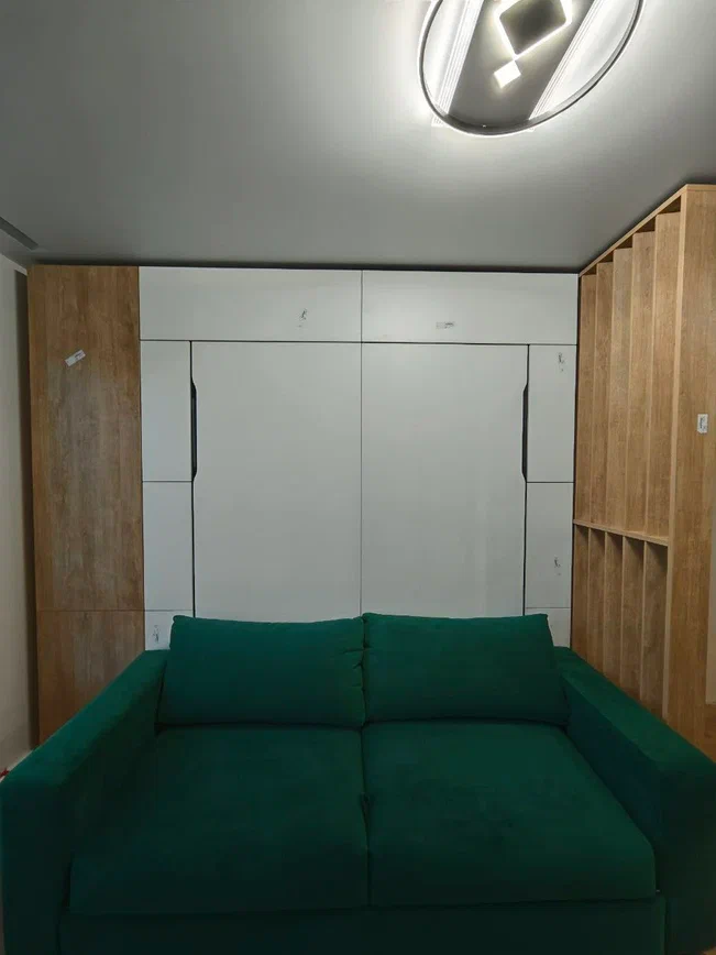 Маленькая спальня в 10 квадратов: что выбрать – диван или кровать?