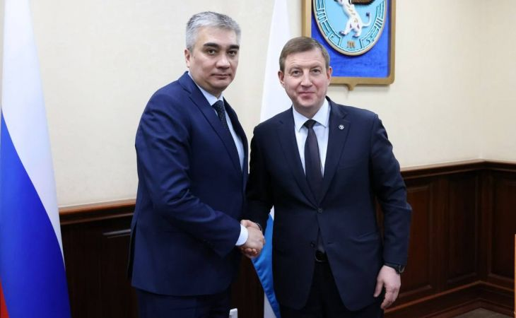 Фото:. посол Республики Узбекистан в России Ботиржон Асадов и глава Республики Алтай Андрей Турчак ╱ ТГ-канал Андрея Турчака