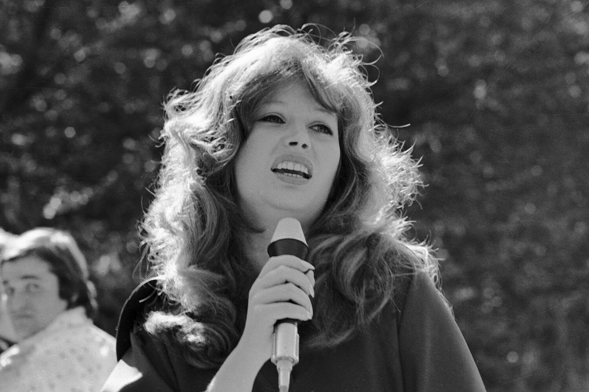 Молодая Алла Пугачёва